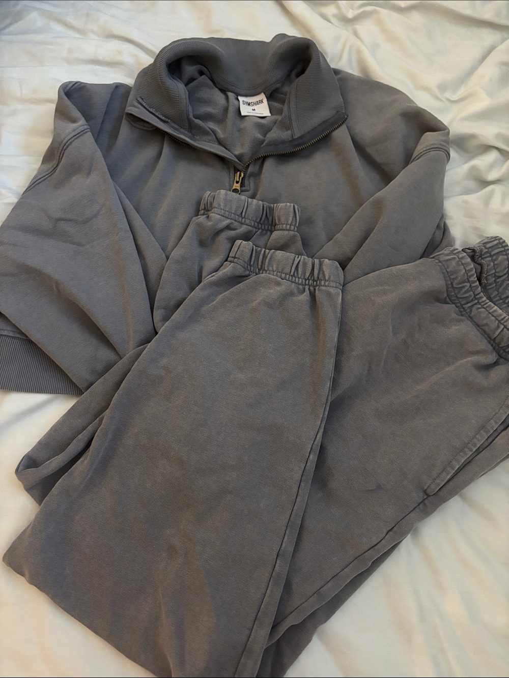 Gym shark Sweatpant set